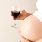 Один выпитый во время беременности бокал вина может быть опасен для мозга плода